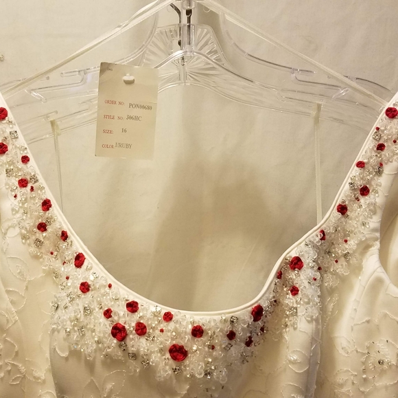 Maggie Sottero Haute Couture9 Wedding Dress, New with Tags, Ball Gown, size 16 - Picture 4 of 10